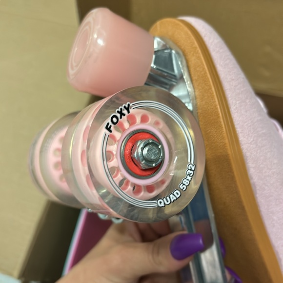 Foxy Roller Skates - Picture 8 of 10
